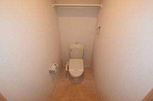 コンパクトで使いやすいトイレです♪