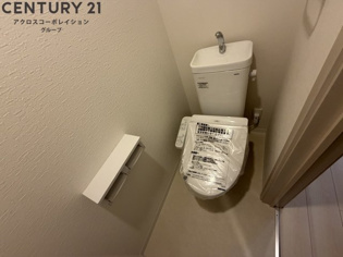 温水洗浄便座付きのトイレです♪