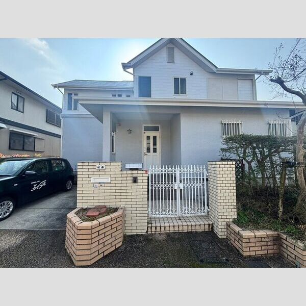井吹台東町1丁目戸建のエントランス