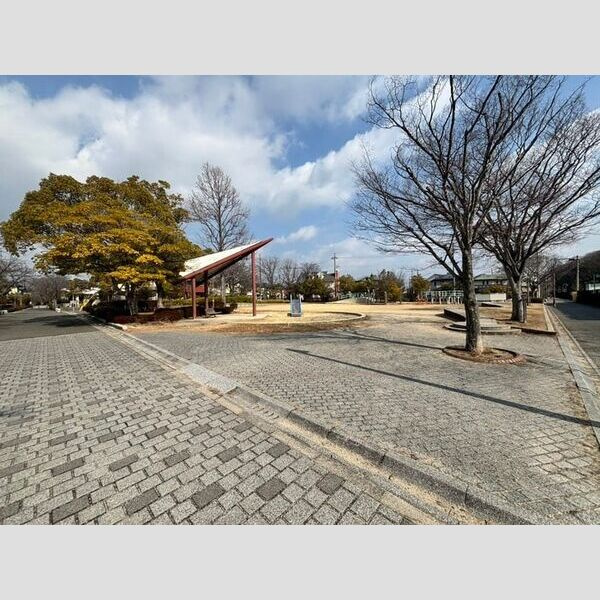 井吹台東町1丁目戸建の周辺