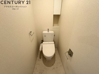 温水洗浄便座付きのトイレです♪