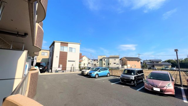 ソレアード・Ｓの駐車場