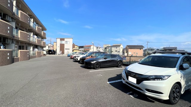 ソレアード・Ｓの駐車場