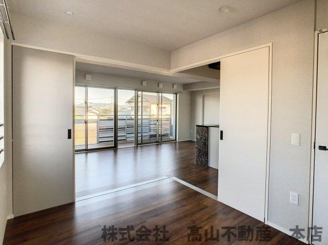 宗像市東郷５丁目の賃貸マンションの居間・リビング