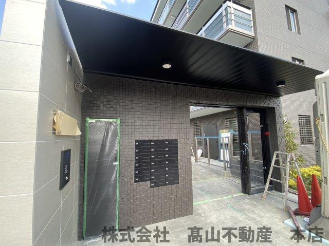 宗像市東郷５丁目の賃貸マンションのエントランス