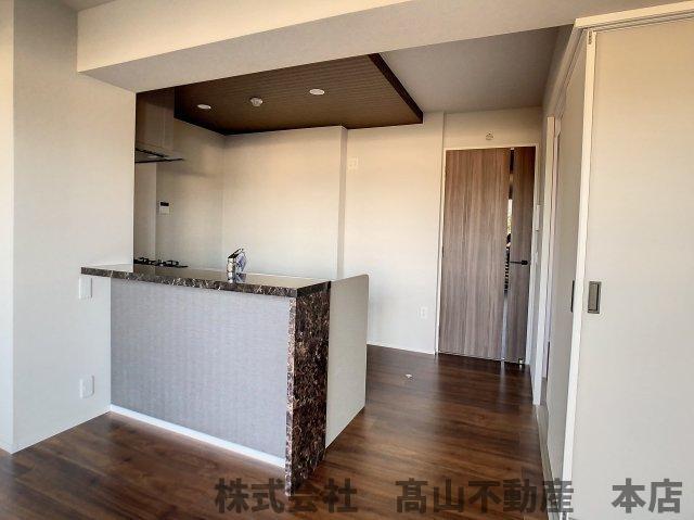 宗像市東郷５丁目の賃貸マンションの居間・リビング