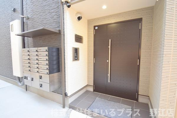 ラージヒル鶴見緑地のエントランス