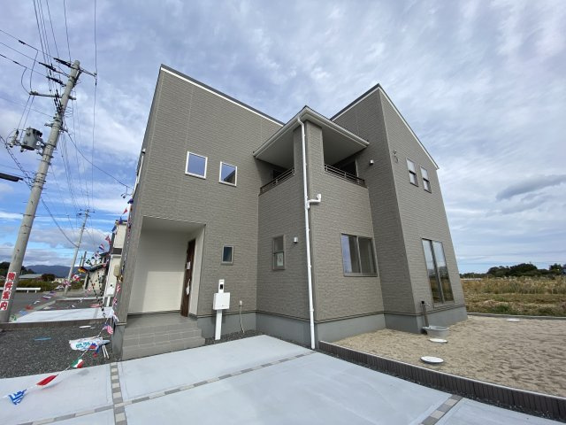 【いわき市泉滝尻2丁目1期　4号棟】　新築戸建　　泉駅まで徒歩16分☆の外観|同施工　おしゃれな外観です