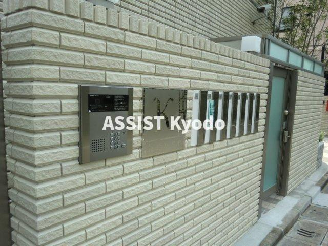 世田谷区砧８丁目のアパートのエントランス
