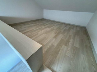 収納や寝室など多用途のロフト付