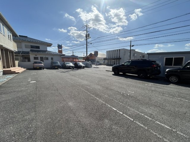 コルサージュの駐車場