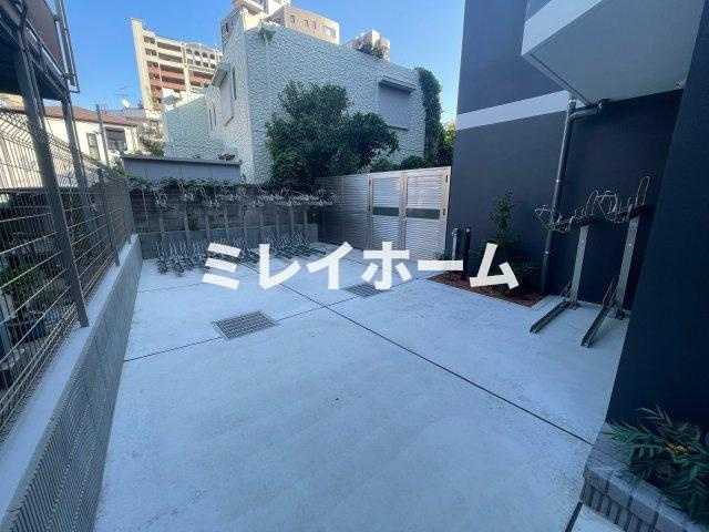 ドゥーエ梅屋敷の駐車場|同建物内、別のお部屋の参考写真になります。