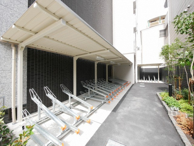 プレサンス大国町アドロッソの駐車場