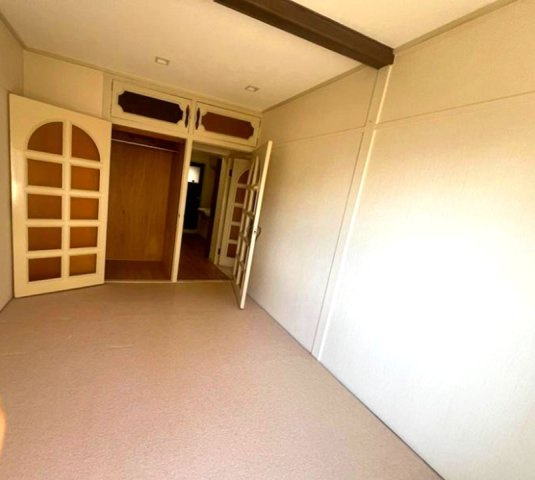 渦ヶ森コーポ16号館の洋室|明るい陽射しが射し込む心地良い空間です