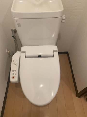 フェスティオ六ツ門ファサードのトイレ|嬉しい温水洗浄便座付き♪