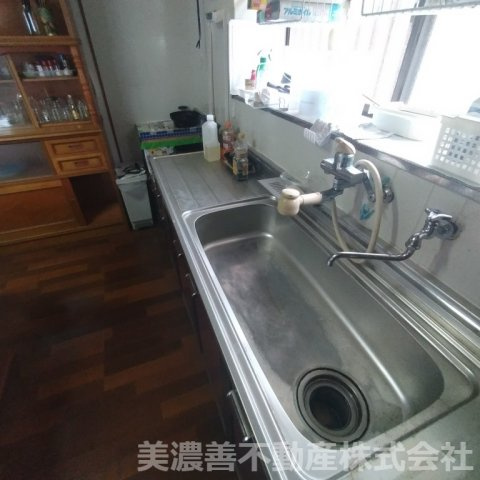 ６７１５６　本巣市根尾神所中古戸建（平屋）のキッチン