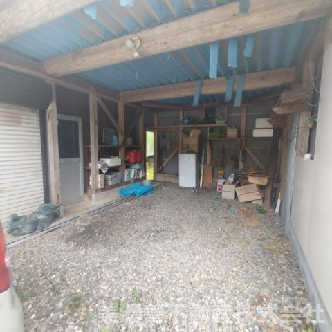 ６７１５６　本巣市根尾神所中古戸建（平屋）の駐車場