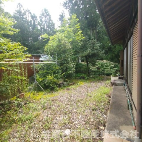 ６７１５６　本巣市根尾神所中古戸建（平屋）の庭