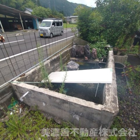６７１５６　本巣市根尾神所中古戸建（平屋）の庭