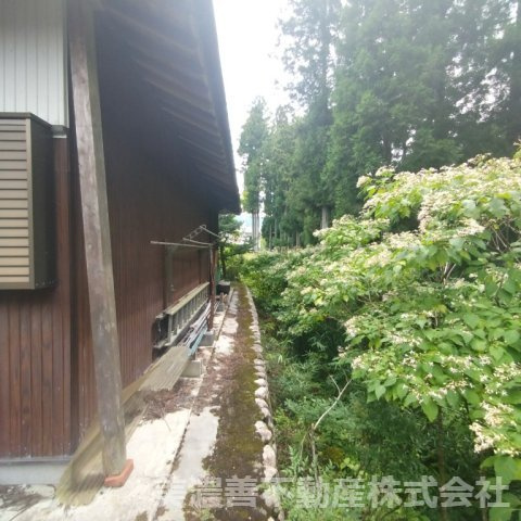 ６７１５６　本巣市根尾神所中古戸建（平屋）の庭