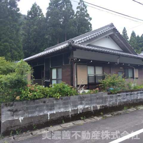 ６７１５６　本巣市根尾神所中古戸建（平屋）の外観