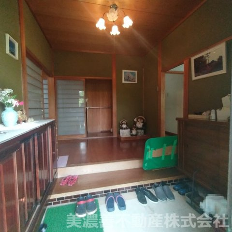 ６７１５６　本巣市根尾神所中古戸建（平屋）の玄関
