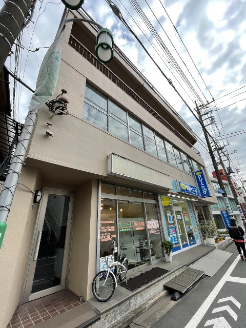 国領ビルの外観