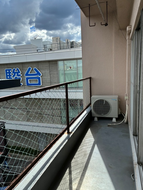 国領ビルのバルコニー