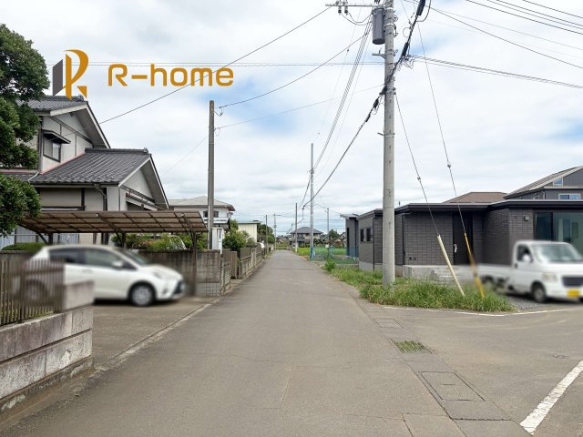 小美玉市羽鳥第15　新築戸建て　1号棟の前面道路含む現地写真|周辺環境も併せて案内致します♪
閑静な住宅地で笑顔あふれる新生活！
ぜひ現地へお越しください♪