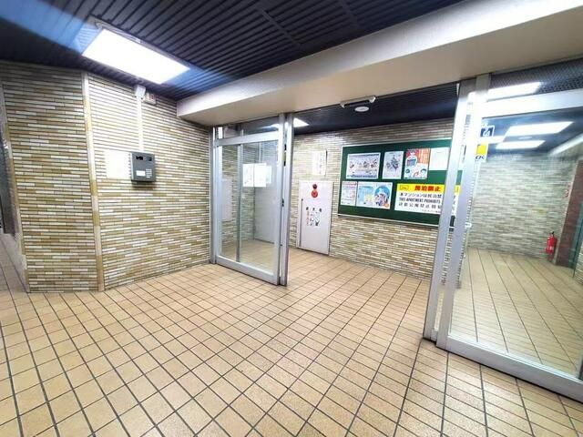 豊島区池袋１丁目の店舗事務所のエントランス