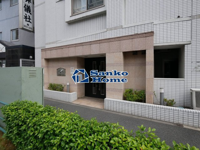 プレール・ドゥーク東京EASTのエントランス