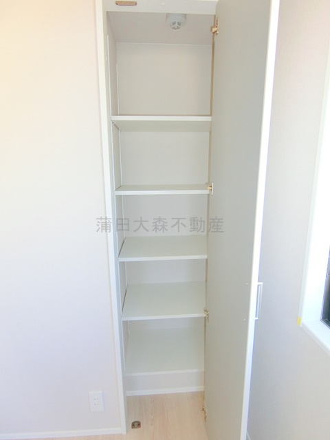 ルミークアン蒲田の収納|洋室5帖の棚収納