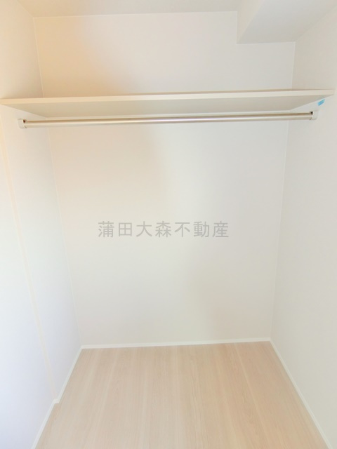 ルミークアン蒲田の設備|洋室3.2帖の収納　オープンクローゼット