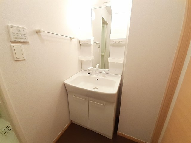 稲城市矢野口のアパートの洗面所