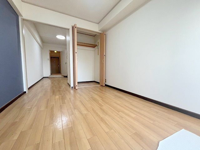 島ビルの内装