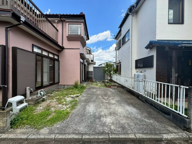 入間市小谷田中古戸建の駐車場