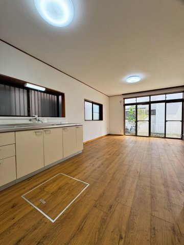 入間市小谷田中古戸建の居間・リビング