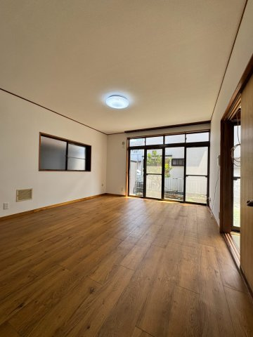 入間市小谷田中古戸建の居間・リビング