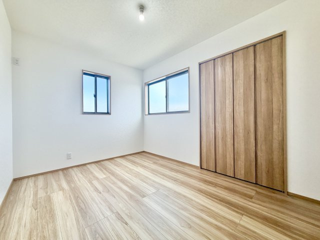 安城市東町第一の洋室