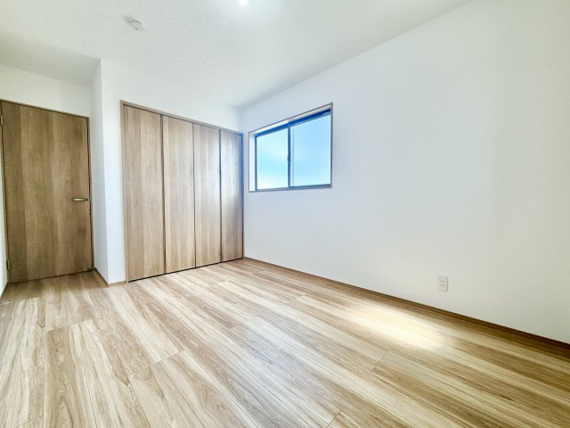 安城市東町第一の洋室