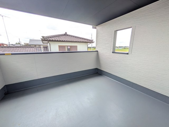 つくば市東光台　2期　新築戸建て　1号棟のバルコニー|洗濯物も布団もまとめて干せるワイド設計。
広々としたワイドバルコニーで、家事の効率が上がり、日々の暮らしが快適になります。