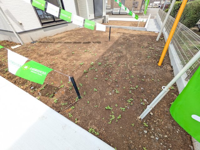 つくば市東光台　2期　新築戸建て　1号棟の庭|リビングに明るい光を届ける広々とした南庭。
お子様の遊び場やペットのスペースとしても最適です。
室内外で心地よい暮らしが叶います。