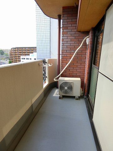 OMマンション東生駒のバルコニー|開放的で明るい空間を演出してくれるバルコニーです
