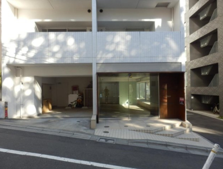 DUARES麹町のエントランス