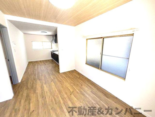 古三津3丁目の中古のおうちの居間・リビング|使いやすいリビングです