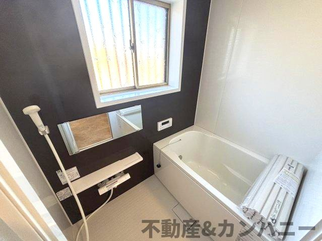 古三津3丁目の中古のおうちの浴室|ゆったり過ごせるお風呂です