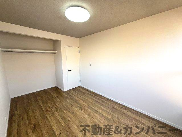 古三津3丁目の中古のおうちの洋室|きれいな洋室です