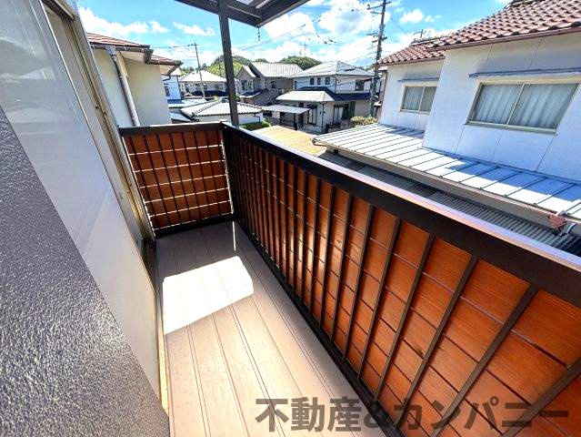古三津3丁目の中古のおうちのバルコニー|落ち着いた時間を過ごせるバルコニーです
