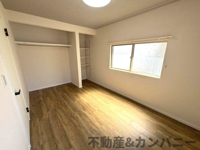 古三津3丁目の中古のおうちの洋室|きれいな洋室です
