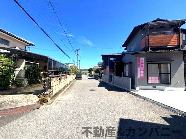 古三津3丁目の中古のおうちの前面道路含む現地写真|前面道路含む現地写真です